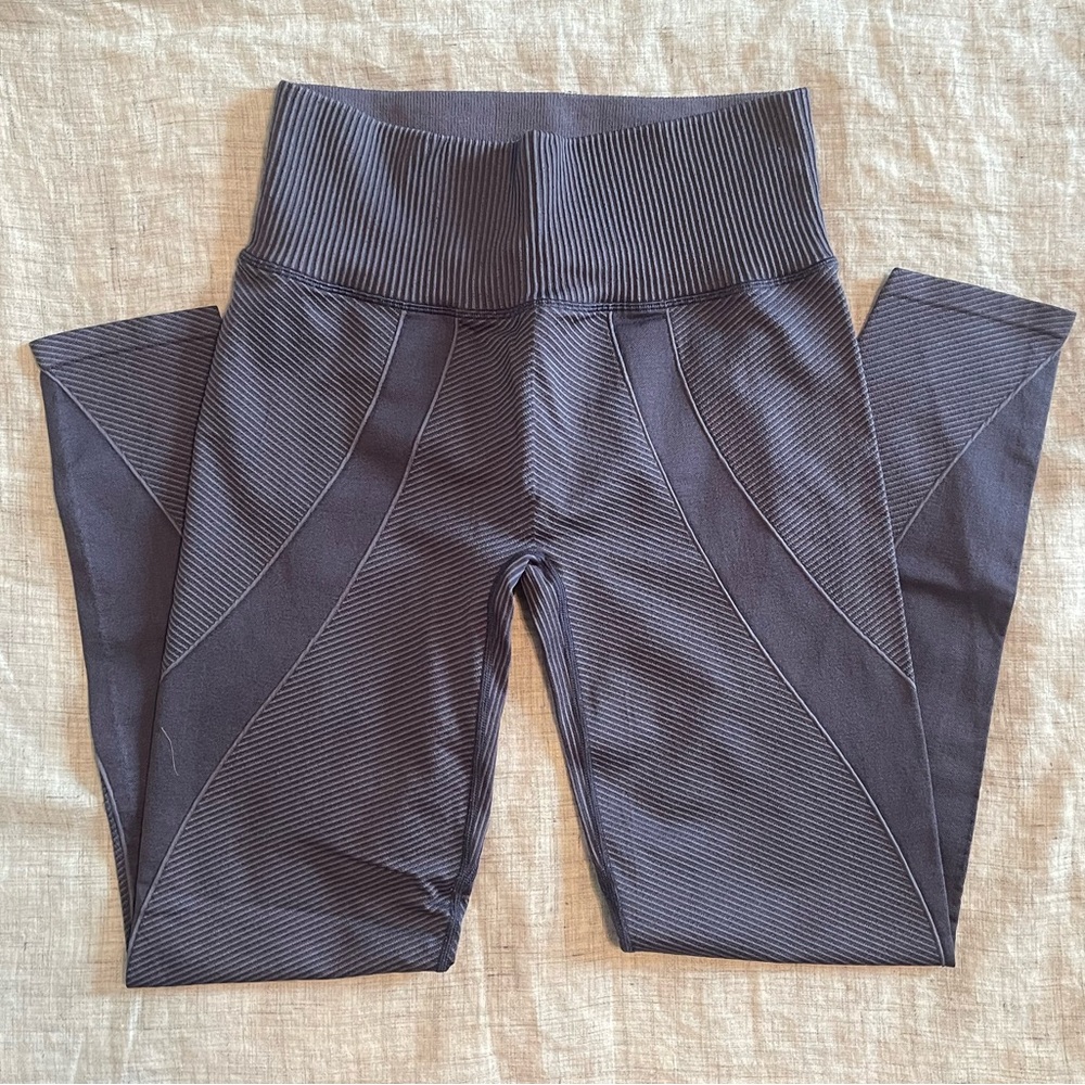 Old Navy • Women’s Navy Blue Leggings. Size M